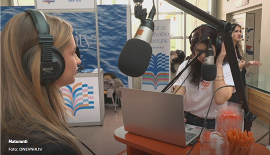 Prilog NoveTV: Stotine maturanata na obali traže budući studij